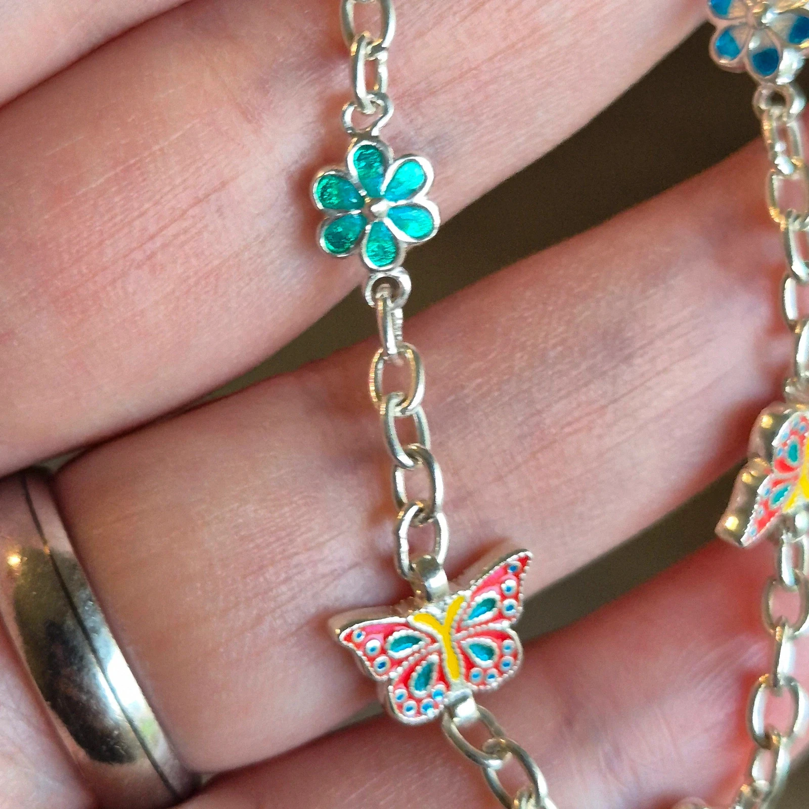 Pulseira de borboleta com flor esmaltada prateada S990 certificada – photo 4